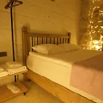 Euphoria Cave House فندق Nar