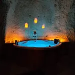Euphoria Cave House فندق