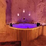 Euphoria Cave House Nar