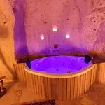 Euphoria Cave House Nar