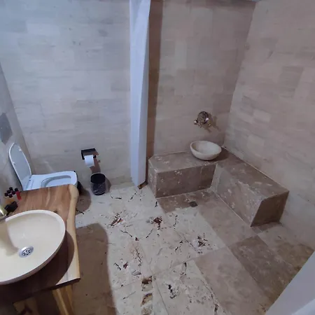 Euphoria Cave House Nar