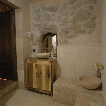 Euphoria Cave House Nar