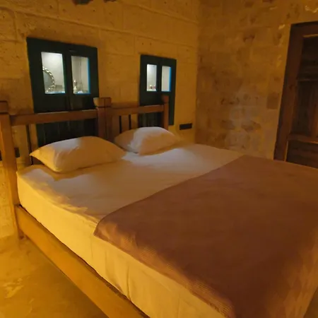 Hotel Euphoria Cave House *