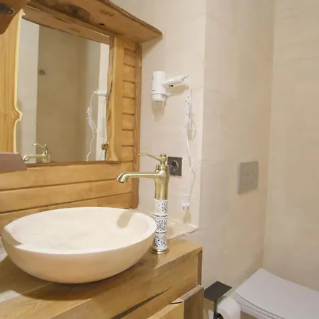 Euphoria Cave House Otel *