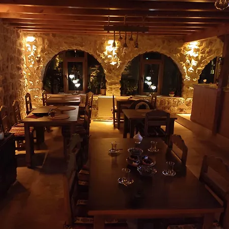 Euphoria Cave House Nar