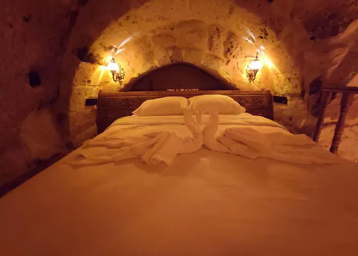 Euphoria Cave House Hotel *