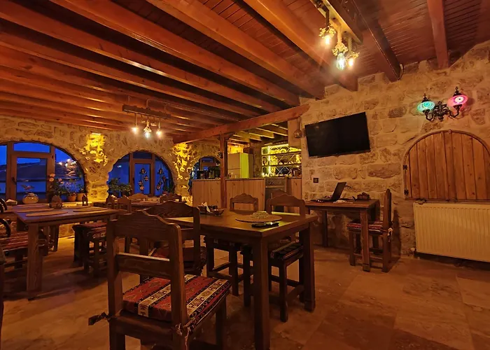 Euphoria Cave House Nar