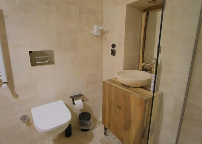 Euphoria Cave House Hotel