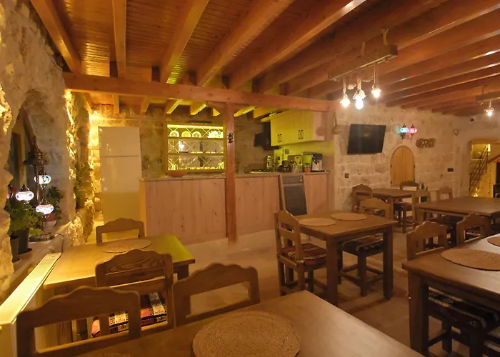 Euphoria Cave House Nar