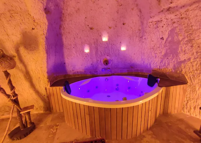 Euphoria Cave House Nar