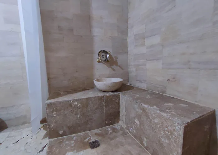 Euphoria Cave House Hotel *